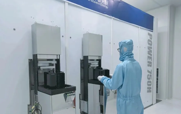 我国首台串列型高能氢离子注入机成功出束